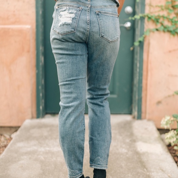 Judy Blue Mid-Rise Distressed Boyfriend Jeans - Picture 2 of 4